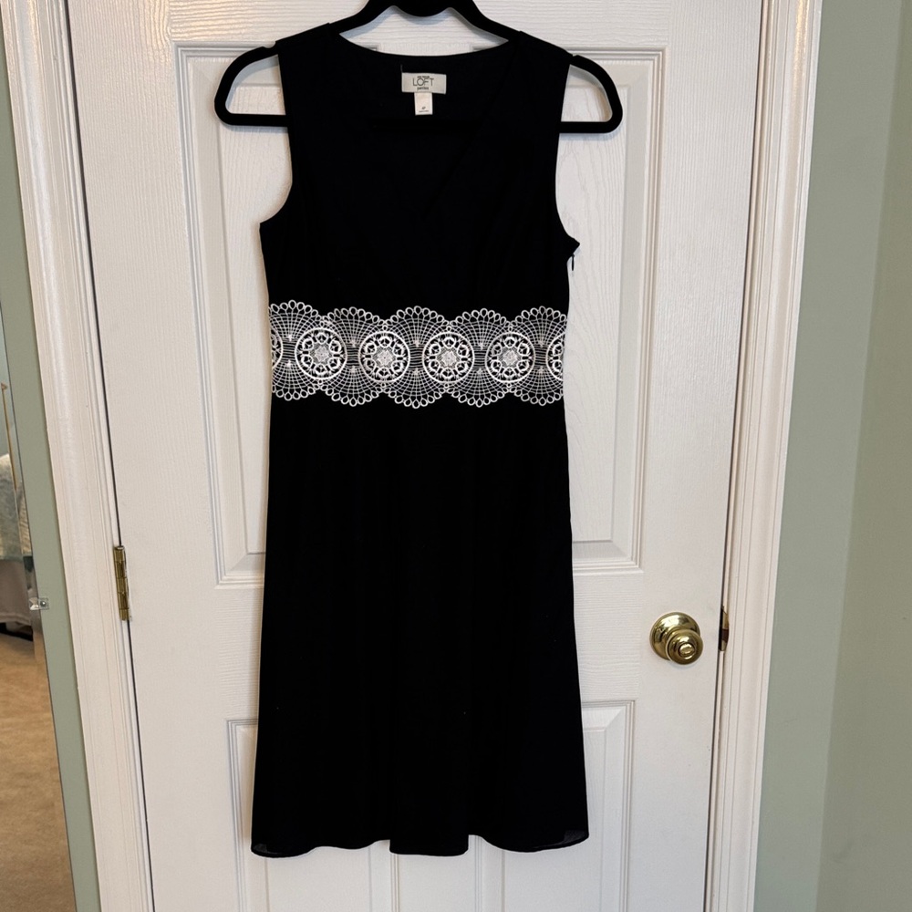 Ann Taylor LOFT little black sleeveless v-neck dress white lace 4P a-line sheath